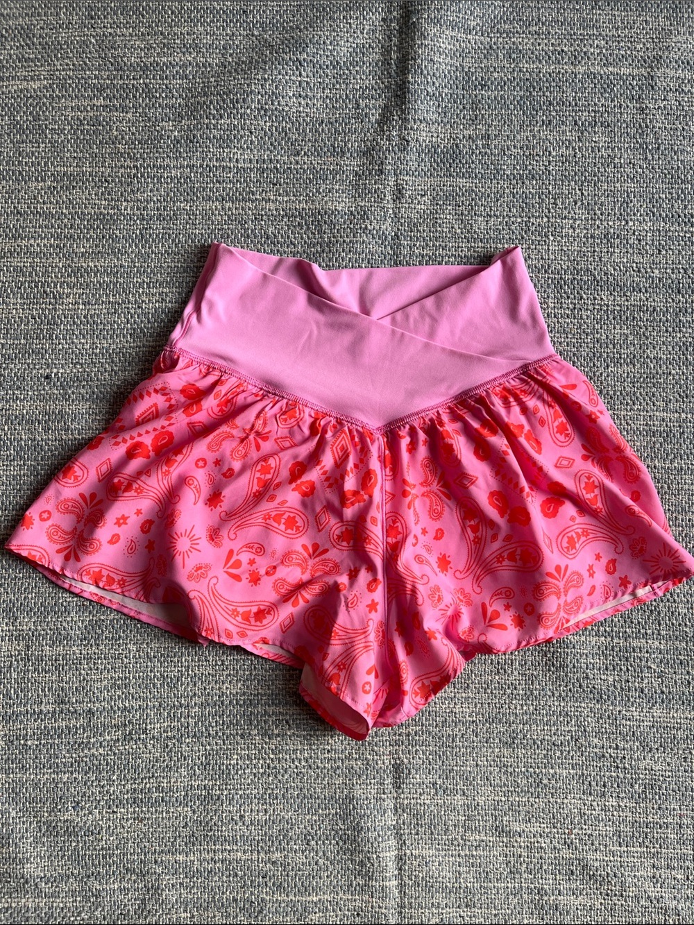 OFFLINE By Aerie Real Me Crossover Flowy Short Pink Paisley Medium